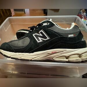 New Balance Men's Black and Gray Sneakers
